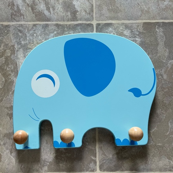 Imagination Generation Wooden Elephant Kids Clothing Rack - Picture 8 of 10